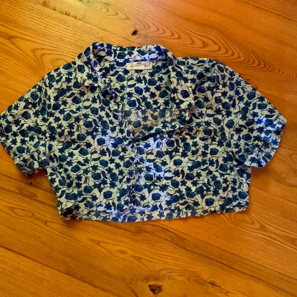 L.O.G.G. cropped floral buttton up